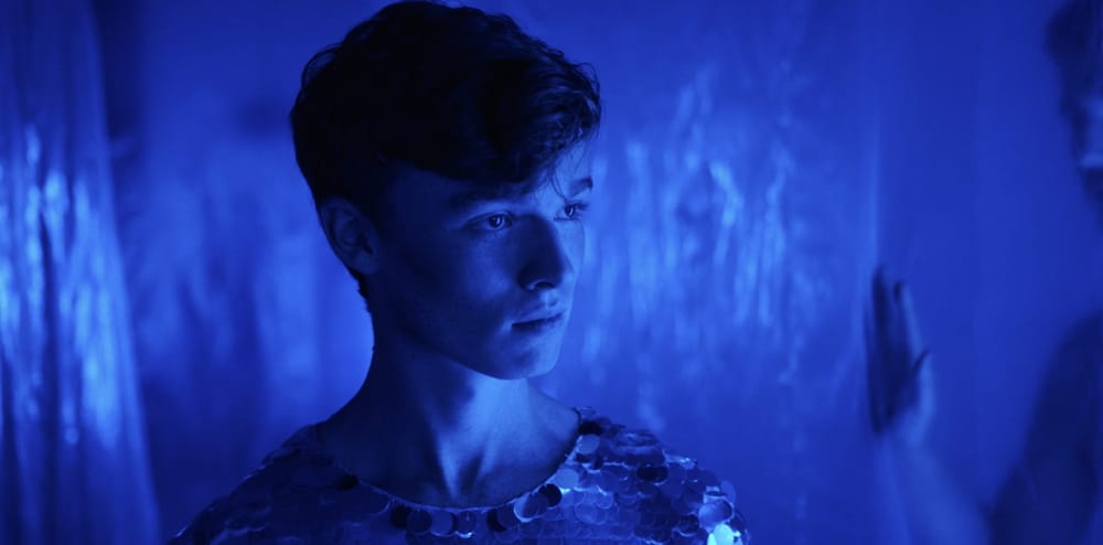Sequin in a Blue Room Review - A Stimulating Tale of Finding Yourself in the Digital Age