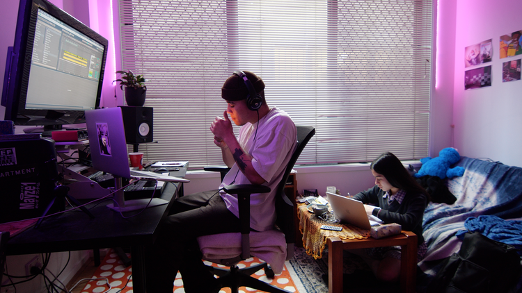 Neon Across the Ocean Review - A Quiet and Contemplative Glimpse into the Isolation of a Pandemic