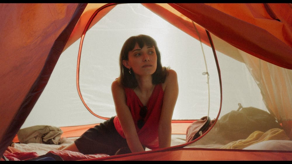 Friends and Strangers Review – An Attempt at Examining Millennial Ennui, Instead Becomes a Case in Point