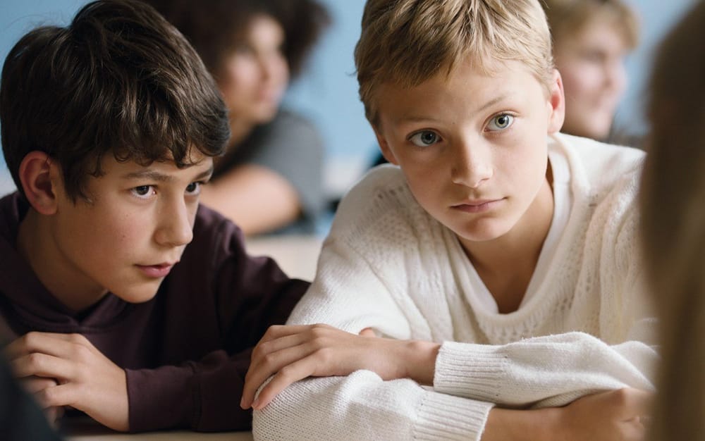 Close Review – Lukas Dhont’s Empathetic Exploration of the Traps of Heteronormativity for the Young