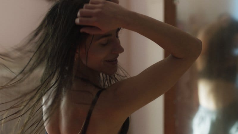 Behind the Haystacks (Piso apo tis thimonies) Review – A Modern Morality Tale About Hypocrisy and Xenophobia in Greece